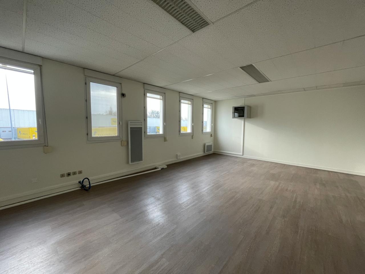 Bureau Ormes 200m² Location bureau Ormes Loiret OLBUR2529510 1